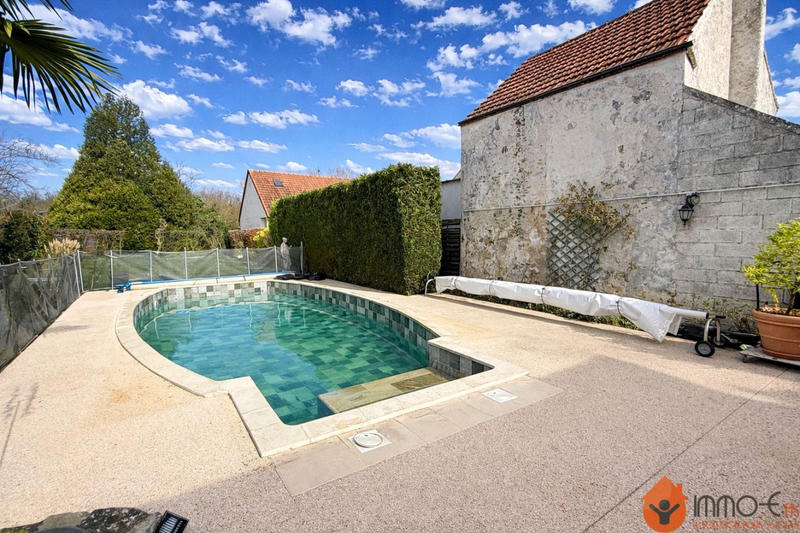 Maison - 210 m² - 7 pièces