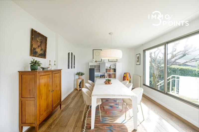 Villa - 275 m² - 16 pièces