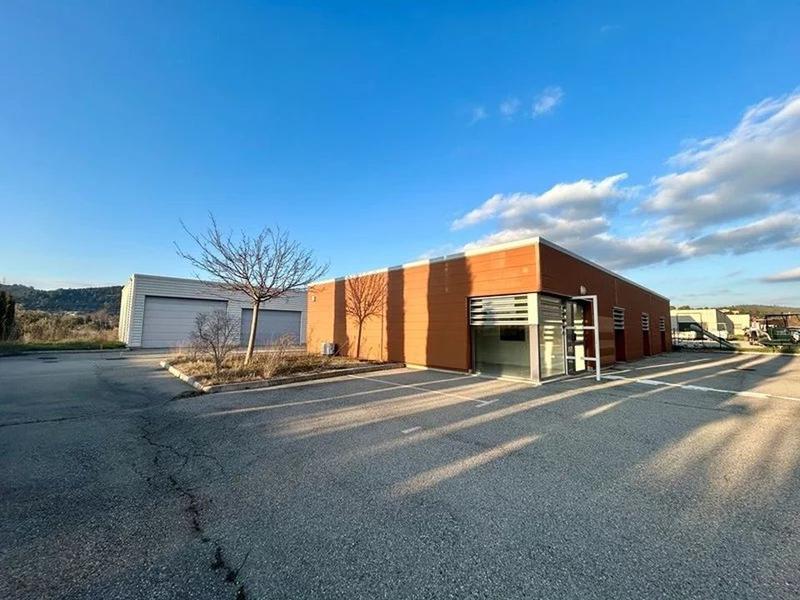 Entrepôt - 684 m² - 13 pièces