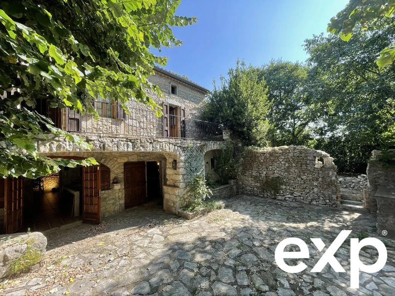 Maison ancienne - 190 m² - 8 pièces