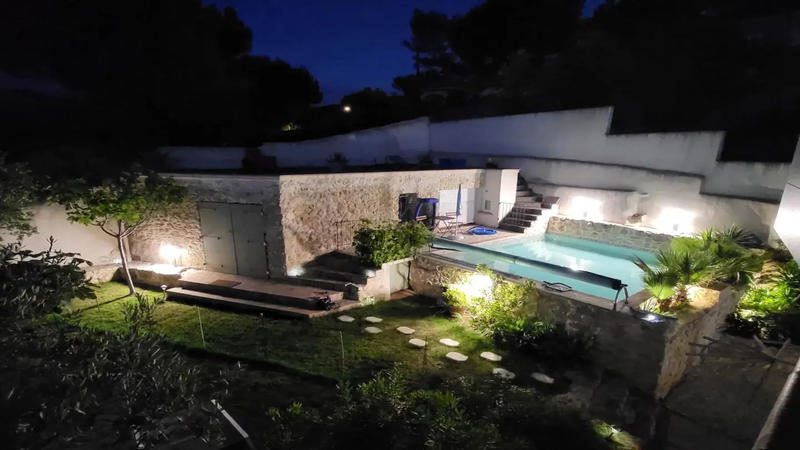 Maison - 250 m² - 9 pièces