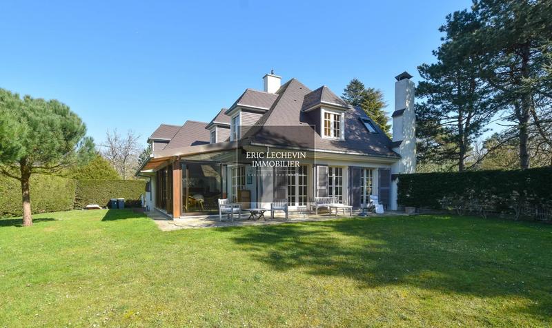 Villa - 200 m² - 10 pièces