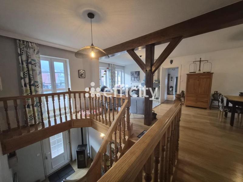 Maison - 203 m² - 8 pièces