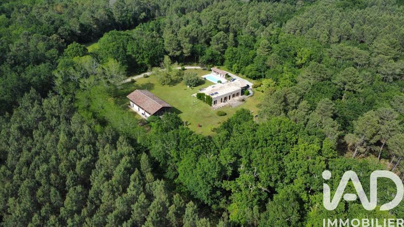 Maison - 250 m² - 8 pièces