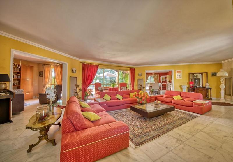 Demeure - 233 m² - 8 pièces