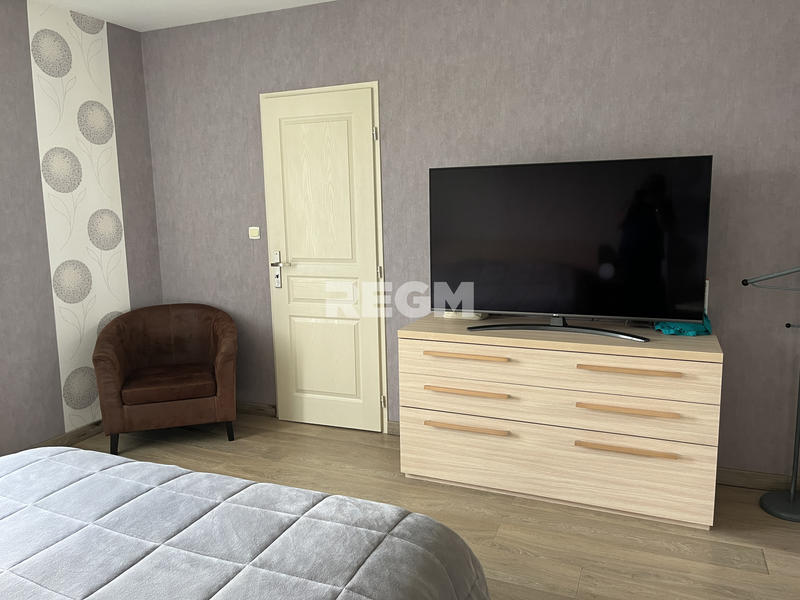 Maison - 215 m² - 8 pièces