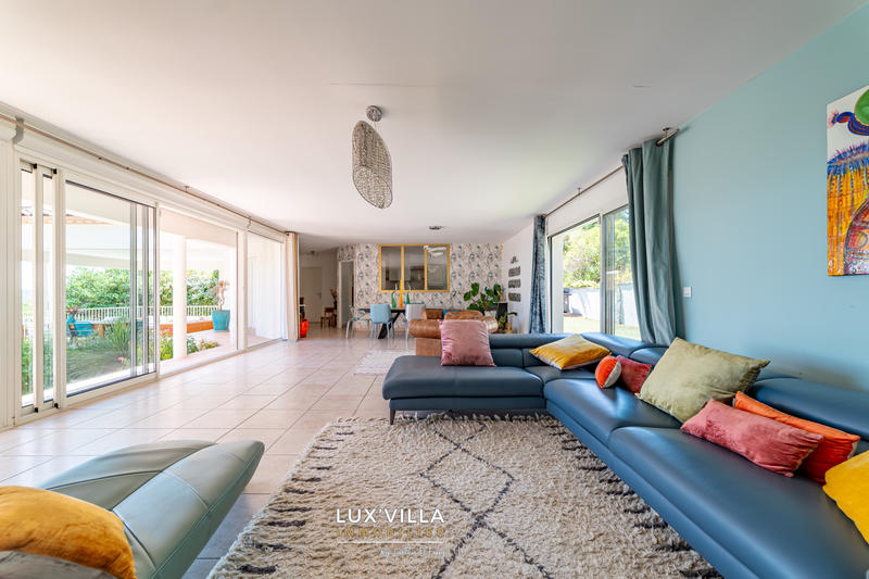 Maison - 180 m² - 7 pièces