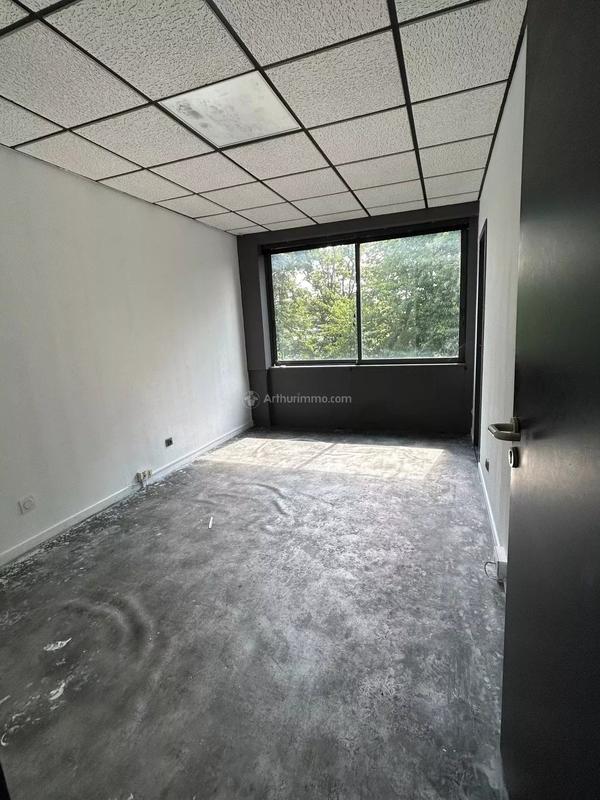 Bureau - 100 m² - 5 pièces
