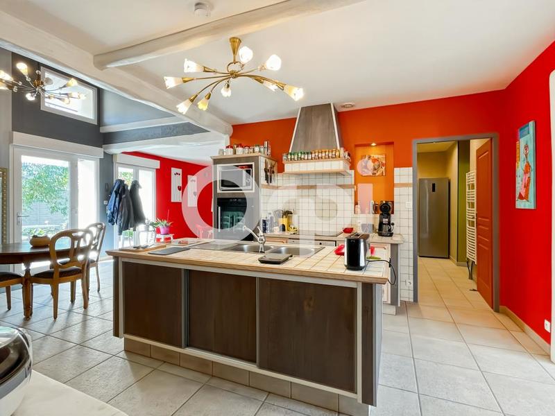 Maison - 275 m² - 4 pièces