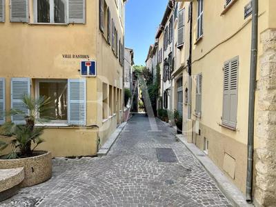 Villa - 300 m² - 10 pièces