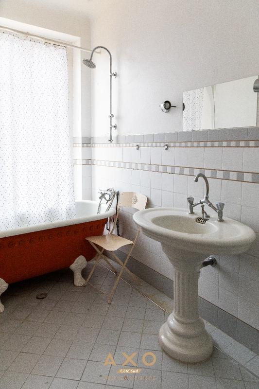 Demeure - 1 020 m² - 33 pièces