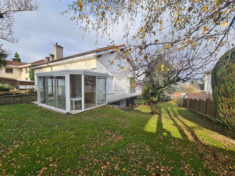 Villa - 196 m² - 8 pièces