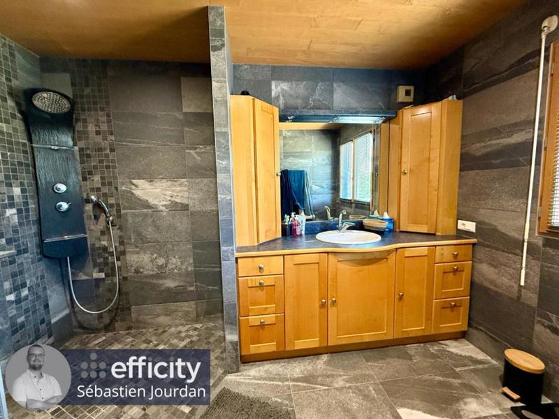 Maison - 187 m² - 6 pièces