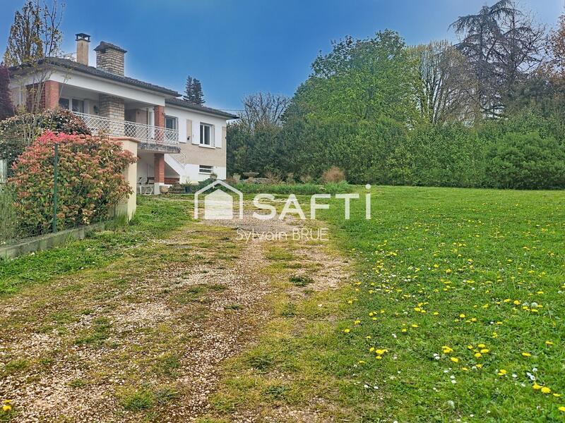 Maison - 90 m² - 5 pièces