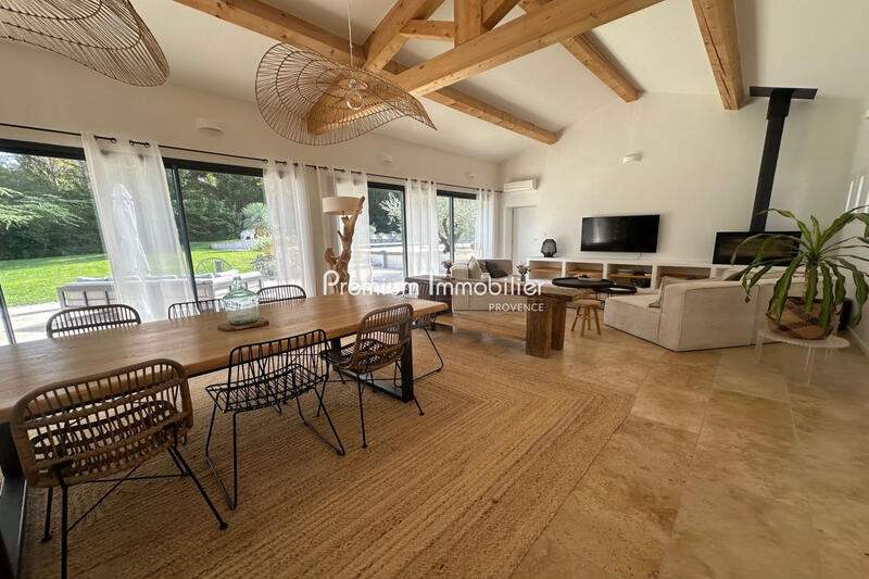 Maison - 220 m² - 7 pièces