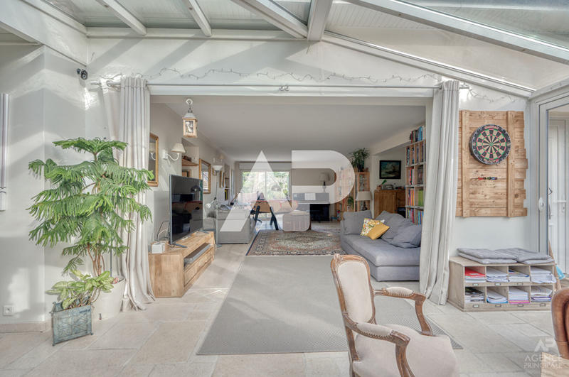 Maison - 266 m² - 7 pièces