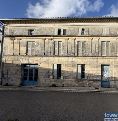 Maison de village - 307 m² - 7 pièces