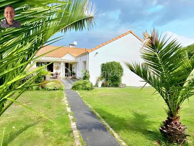 Maison traditionnelle - 207 m² - 7 pièces