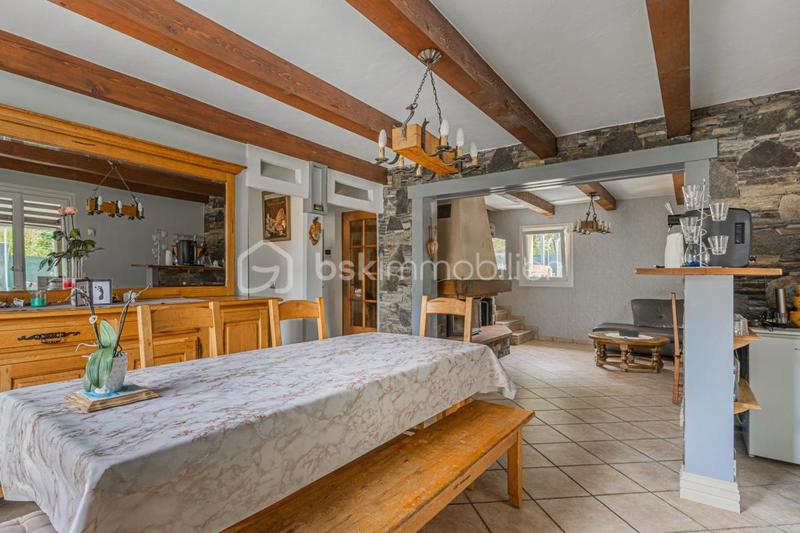 Maison traditionnelle - 268 m² - 7 pièces