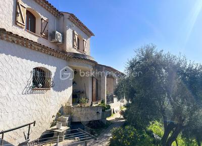 Maison traditionnelle - 140 m² - 4 pièces