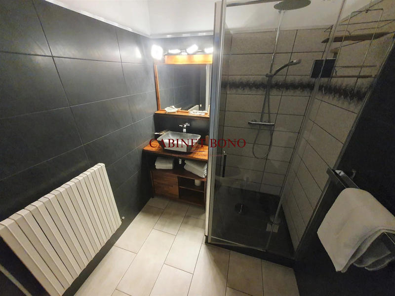 Fonds de commerce - 900 m²