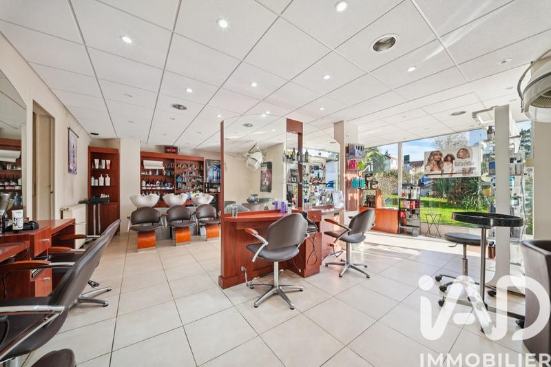 Maison - 241 m² - 9 pièces