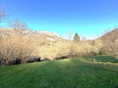 Terrain constructible - 1 589 m²