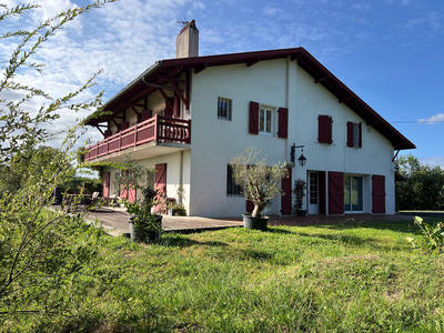 Maison - 260 m² - 9 pièces