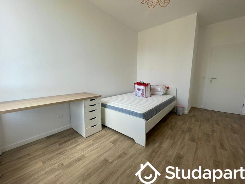 Chambre - 13 m² - 1 pièce