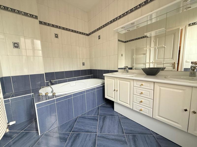 Appartement - 150 m² - 6 pièces