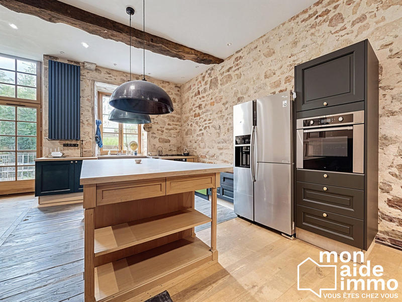 Maison - 300 m² - 12 pièces