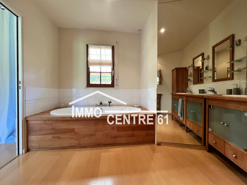 Maison - 195 m² - 6 pièces