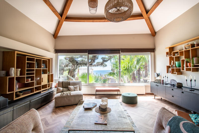 Maison - 215 m² - 6 pièces