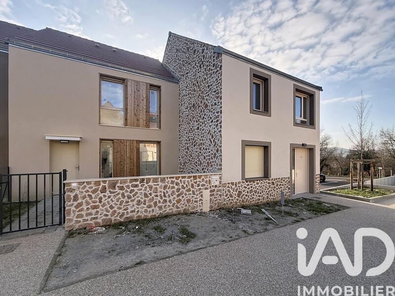 Maison - 96 m² - 5 pièces