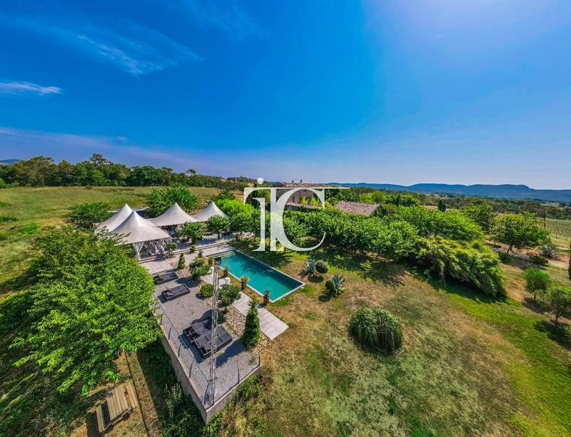 Mas - 466 m² - 13 pièces