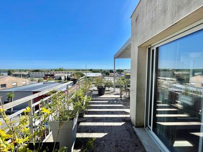 Penthouse - 93 m² - 4 pièces