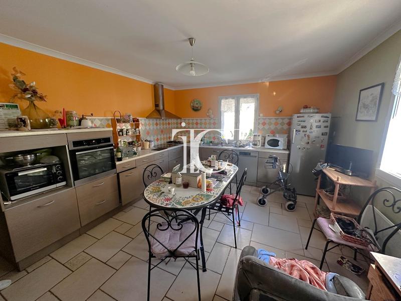 Maison - 245 m² - 8 pièces