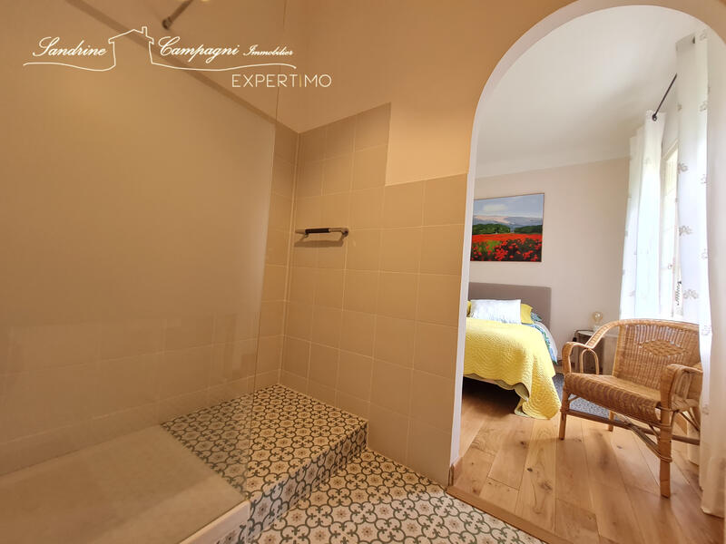 Maison - 202 m² - 7 pièces