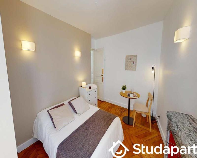 Chambre - 80 m² - 1 pièce