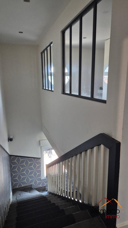 Maison - 330 m² - 7 pièces