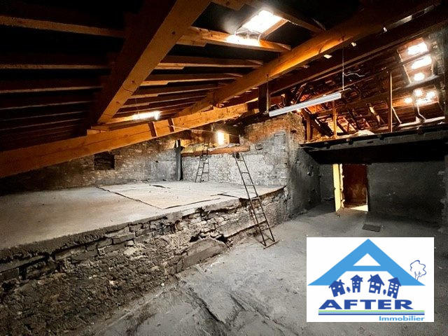 Maison - 240 m² - 8 pièces