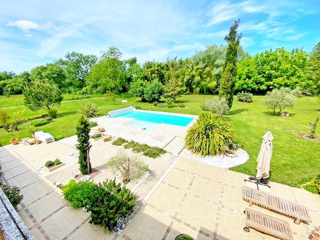 Propriété - 400 m² - 12 pièces