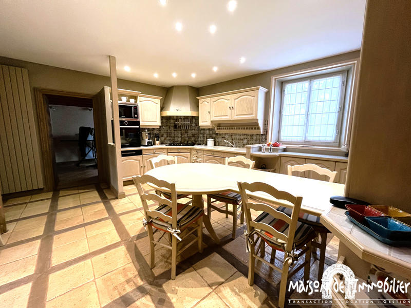 Maison - 380 m² - 9 pièces