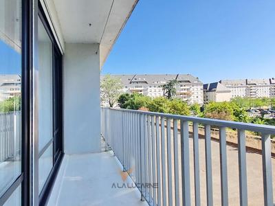 Appartement - 99 m² - 5 pièces