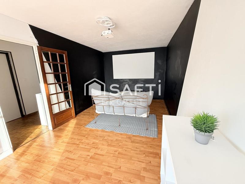 Maison - 210 m² - 8 pièces