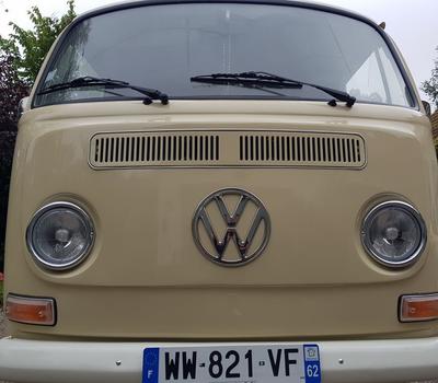 Volkswagen Combi T2a Deluxe