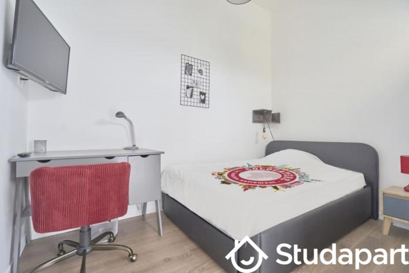 Chambre - 13 m² - 1 pièce