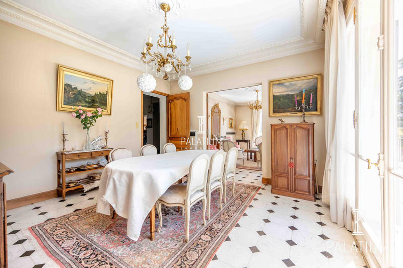 Maison - 255 m² - 7 pièces