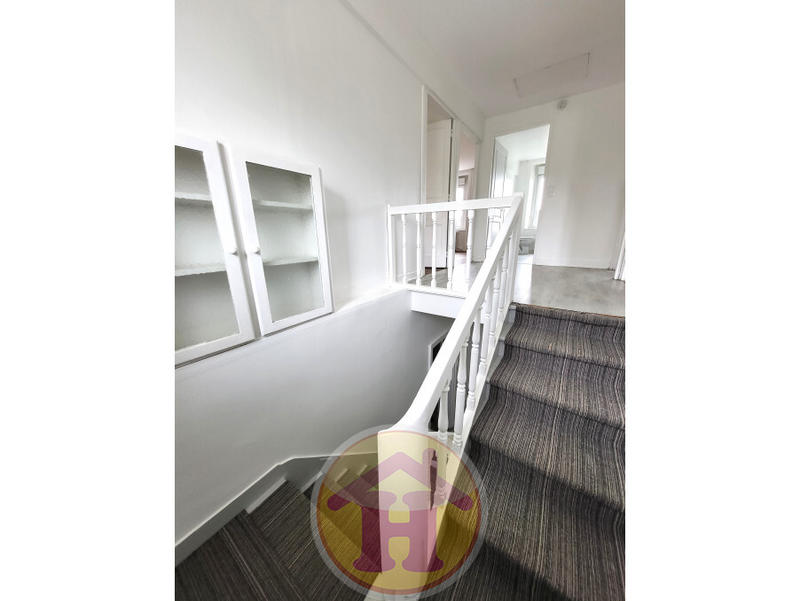 Maison - 211 m² - 10 pièces