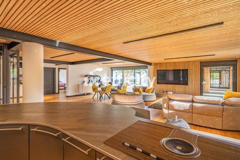 Villa - 686 m² - 14 pièces